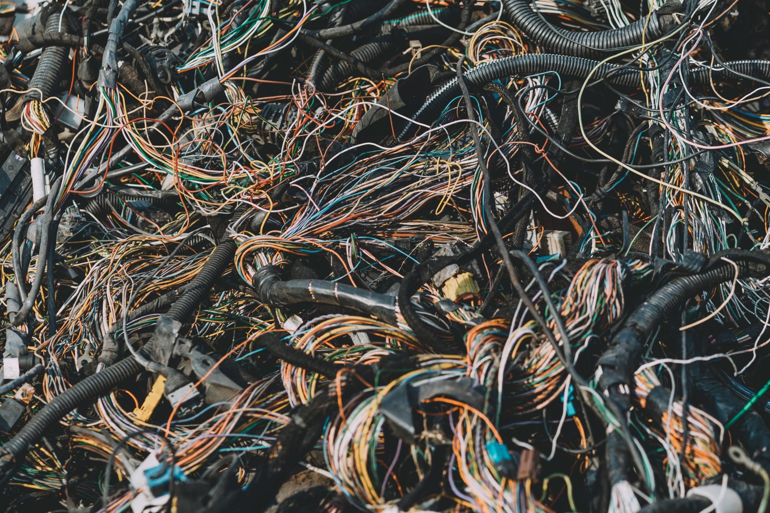 Picture,Of,A,Used,Wiring,Harness,Waiting,For,Recycling.