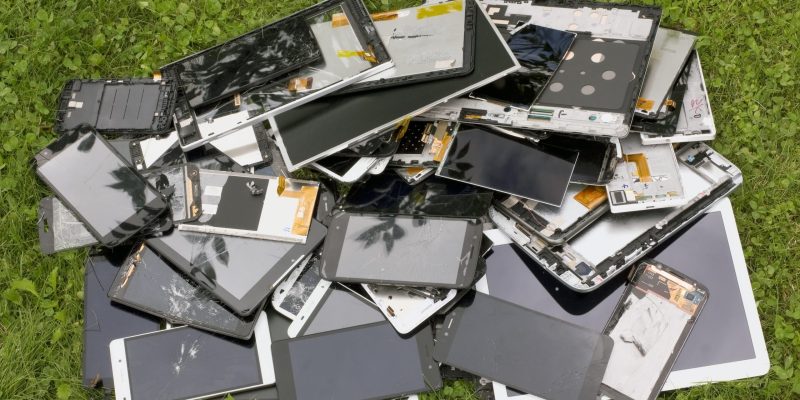 Big,Heap,Of,The,Broken,Mass,Production,Phones,And,Tablets